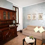 Cortile Del Forno Nel Centro Storico 阿罗纳