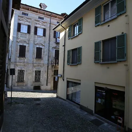 Cortile Del Forno Nel Centro Storico 阿罗纳