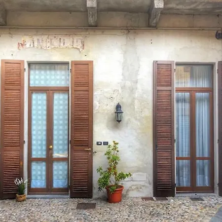 Cortile Del Forno Nel Centro Storico 阿罗纳